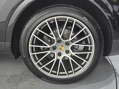 صورة 8 لـ 2023 Porsche CAYENNE