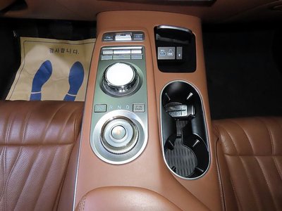 2021 Genesis GV70 — миниатюра 12