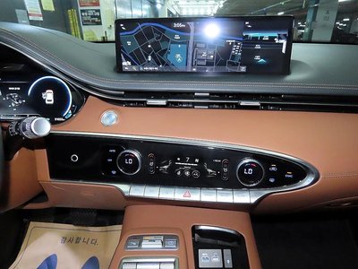 2021 Genesis GV70 — миниатюра 11