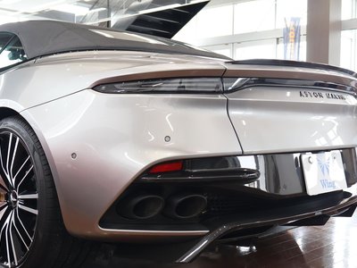 2023 Aston Martin DBS VOLANTE 照片 15