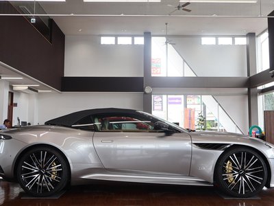 2023 Aston Martin DBS VOLANTE 照片 9