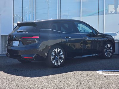 BMW IX - 6