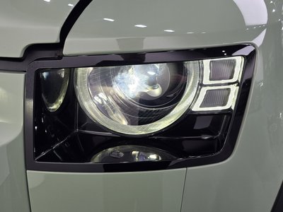 LAND ROVER DEFENDER - 9
