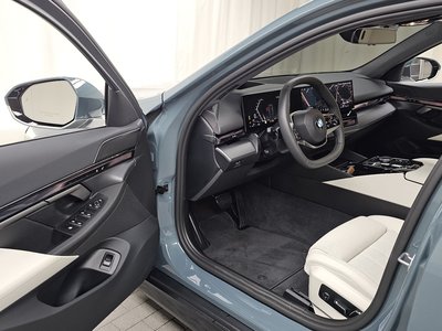 2025 BMW 5 SERIES — миниатюра 13
