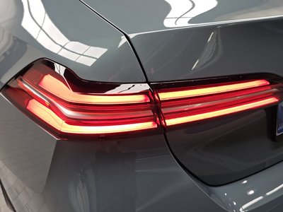 2025 BMW 5 SERIES — фото 10
