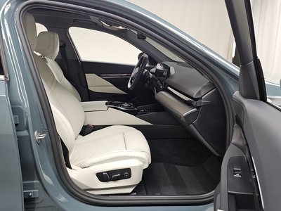 2025 BMW 5 SERIES — миниатюра 17
