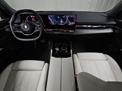 2025 BMW 5 SERIES — фото 5