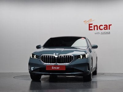 2025 BMW 5 SERIES — фото 2