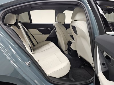 2025 BMW 5 SERIES — миниатюра 18