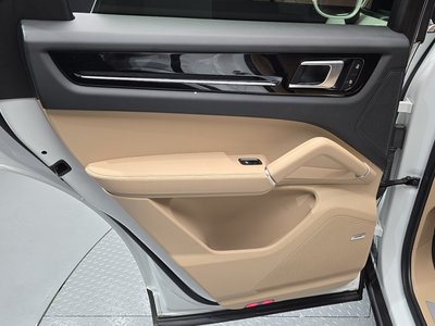 2023 Porsche CAYENNE thumbnail 15