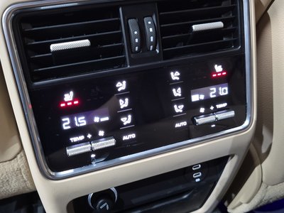 2023 Porsche CAYENNE thumbnail 30