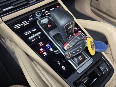 2023 Porsche CAYENNE thumbnail 12