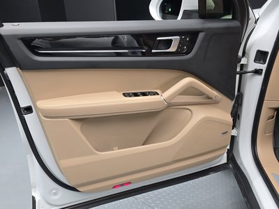 2023 Porsche CAYENNE thumbnail 14