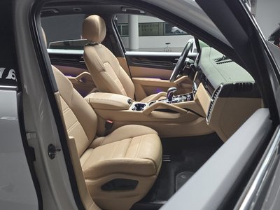 2023 Porsche CAYENNE thumbnail 16