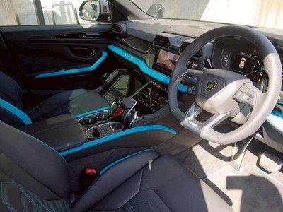 2025 Lamborghini URUS 照片 8
