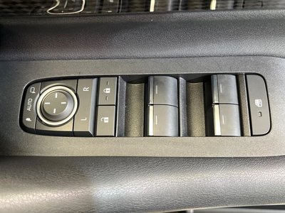 2025 Toyota ALPHARD photo 46