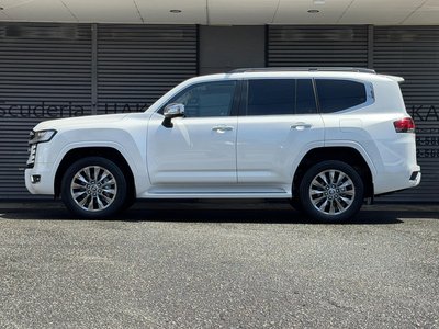 2025 Toyota LAND CRUISER 300 — фото 8