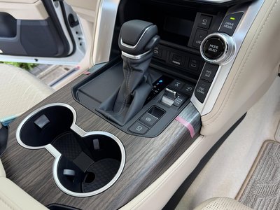 2025 Toyota LAND CRUISER 300 — миниатюра 21