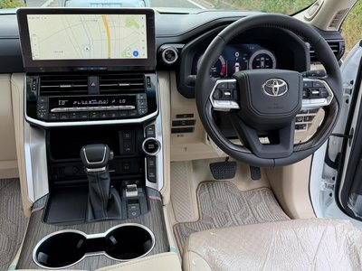 2025 Toyota LAND CRUISER 300 — миниатюра 26
