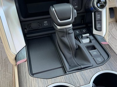 2025 Toyota LAND CRUISER 300 — миниатюра 28