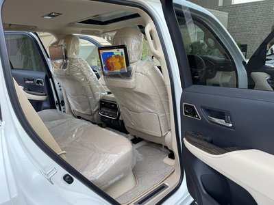 2025 Toyota LAND CRUISER 300 — миниатюра 32