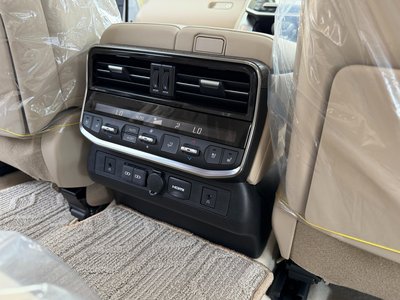 2025 Toyota LAND CRUISER 300 — миниатюра 33
