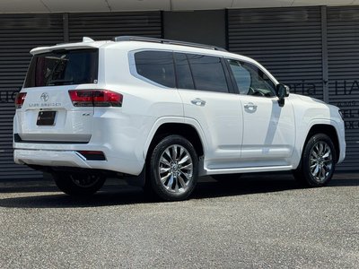 2025 Toyota LAND CRUISER 300 — фото 5
