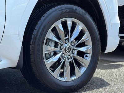 2025 Toyota LAND CRUISER 300 — миниатюра 11