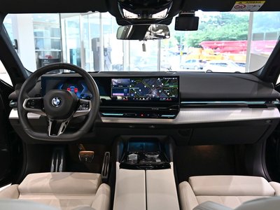 2024 BMW 5 SERIES — фото 8