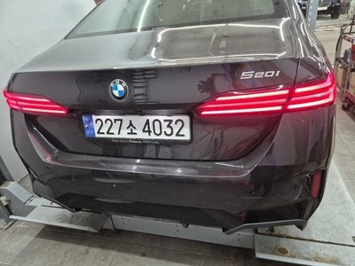 BMW 5 SERIES - 2