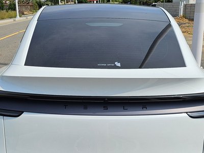 TESLA MODEL Y - 4