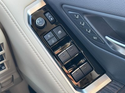 2025 Toyota LAND CRUISER 300 — миниатюра 50