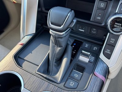 2025 Toyota LAND CRUISER 300 — миниатюра 60