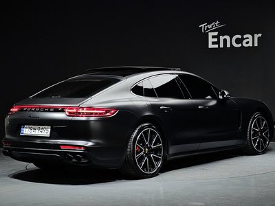 PORSCHE PANAMERA - 3