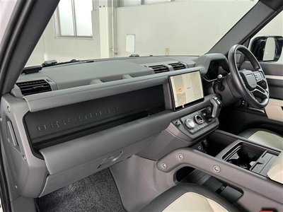 LAND ROVER DEFENDER - 9