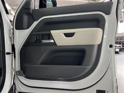 LAND ROVER DEFENDER - 5