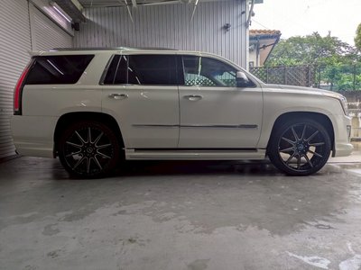 CADILLAC ESCALADE - 8