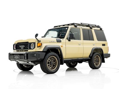 TOYOTA LAND CRUISER 70 - 3