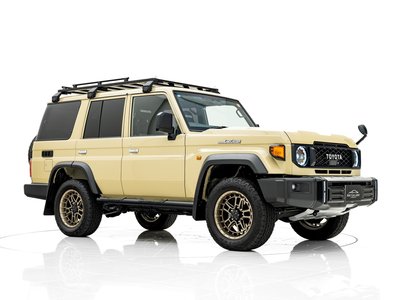TOYOTA LAND CRUISER 70 - 9
