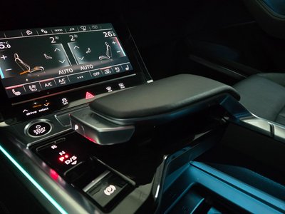 AUDI Q8 E-TRON - 9