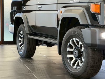 TOYOTA LAND CRUISER 70 - 8