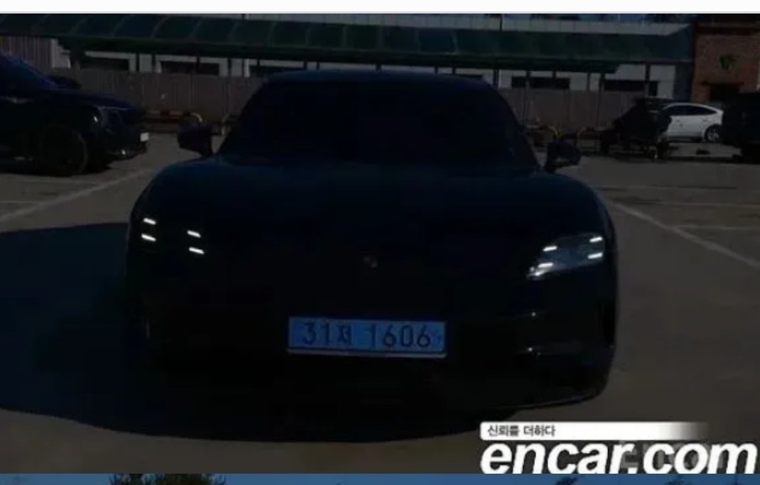 PORSCHE TAYCAN - View 1