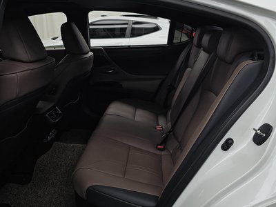 صورة مصغرة 16 لـ 2025 Lexus ES