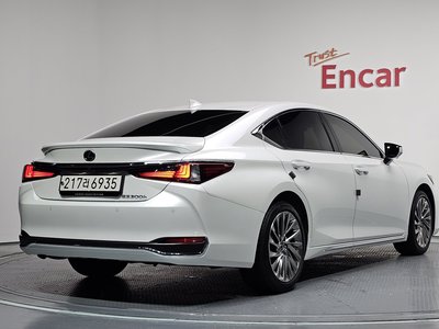 صورة 3 لـ 2025 Lexus ES