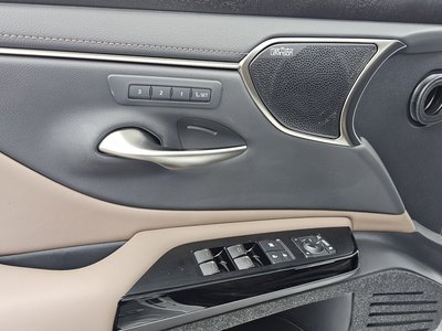 صورة مصغرة 33 لـ 2025 Lexus ES