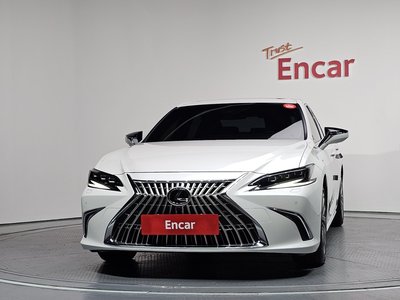 صورة 2 لـ 2025 Lexus ES