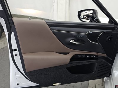 صورة مصغرة 14 لـ 2025 Lexus ES