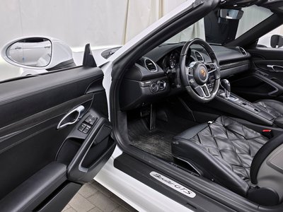 PORSCHE 718 BOXSTER - 10