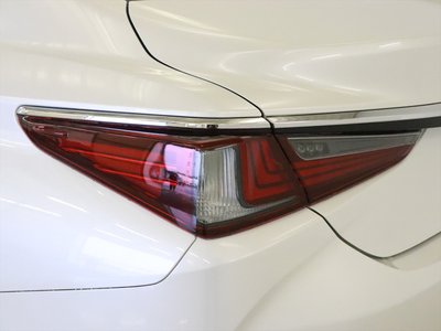 صورة 9 لـ 2025 Lexus ES