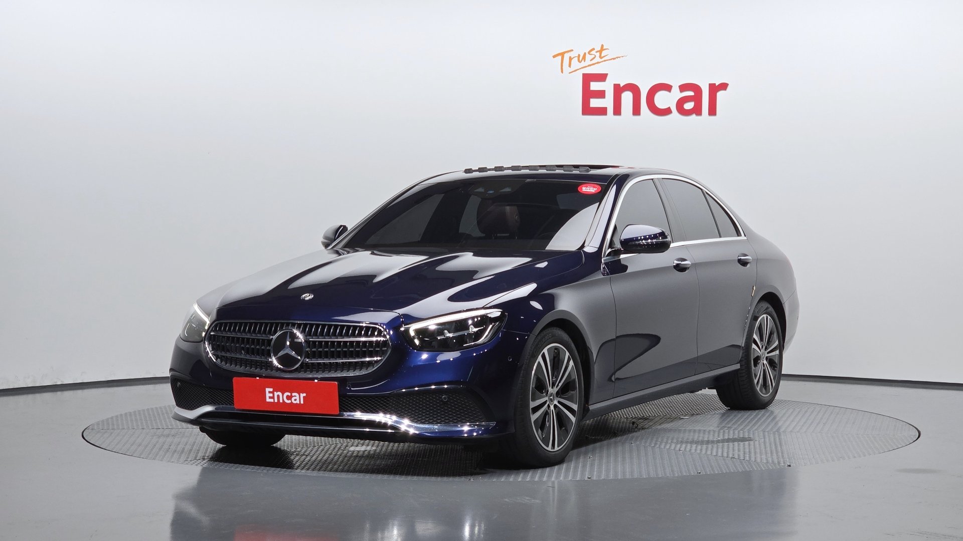 MERCEDES-BENZ E-CLASS - View 1